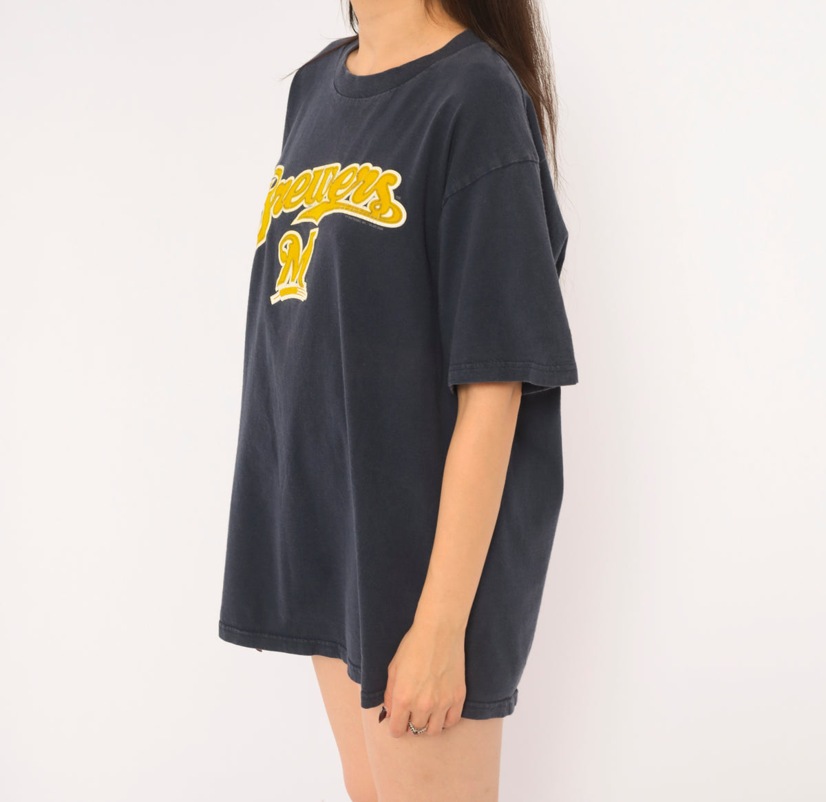 Milwaukee Brewers Tee 90s MLB Baseball Graphic Shirt Navy Blue Cotton Yellow Gold Script Logo Lee Sport Short Sleeve Crew Neck Boxy Sports Fan Wisconsin Unisex Large L