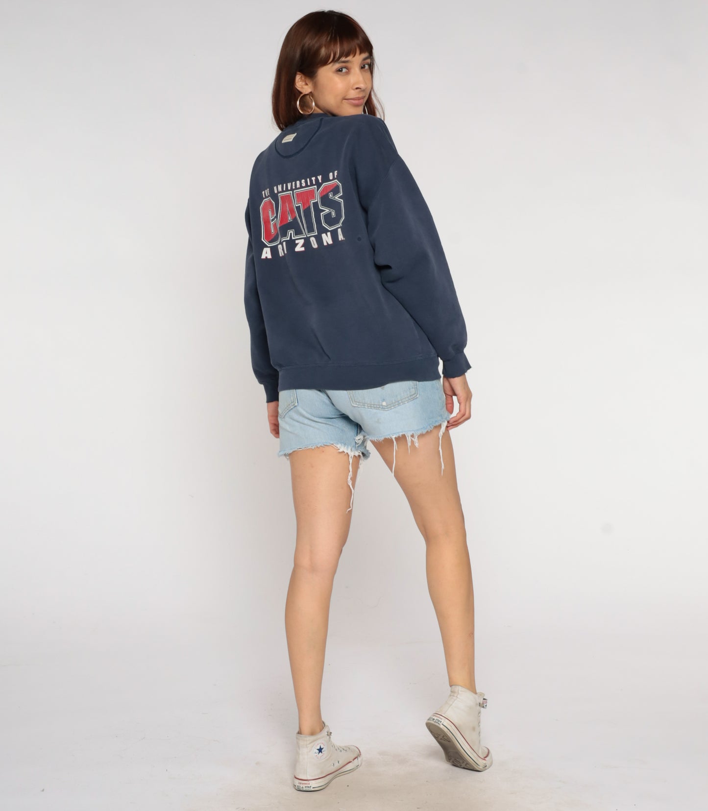 90s University Arizona Wildcats Sweatshirt Navy Blue Embroidered Cats Logo Vintage College Athletic Team Gear For Sports Collegiate Medium M