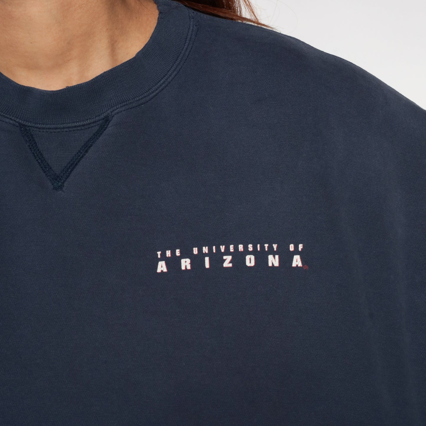 90s University Arizona Wildcats Sweatshirt Navy Blue Embroidered Cats Logo Vintage College Athletic Team Gear For Sports Collegiate Medium M