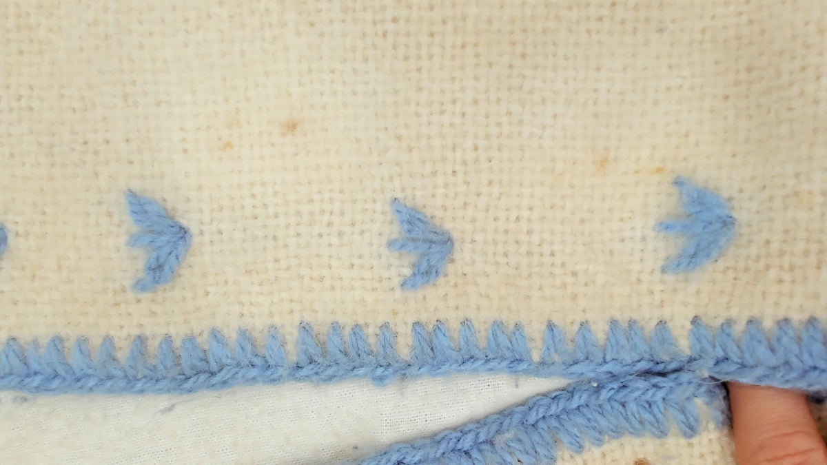 70s Cream Wool Vest Blue Embroidered Crochet Trim V Neck Cropped Extra Small XS