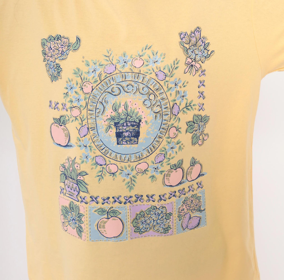 90s Casual News Floral Graphic Tee Yellow Pastel Fruit Print Small S